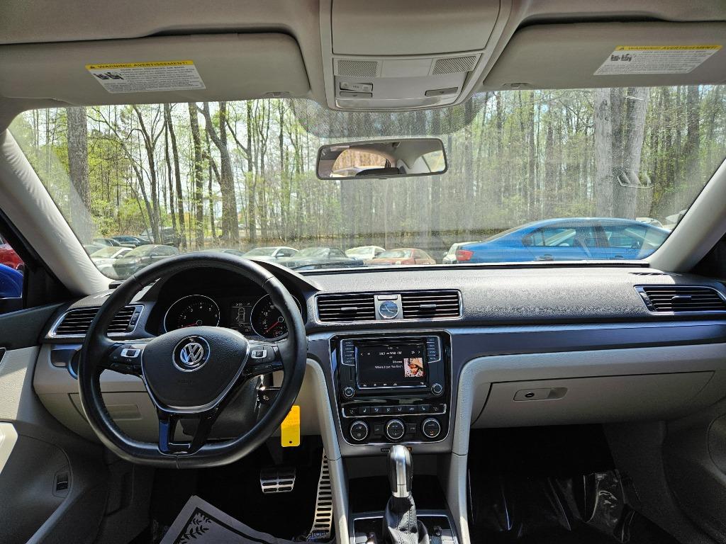 2017 Volkswagen Passat R-Line photo