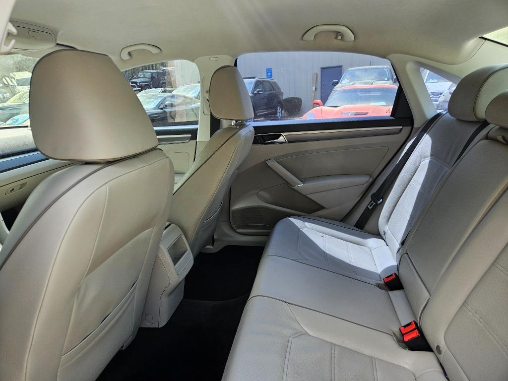 2017 Volkswagen Passat R-Line photo
