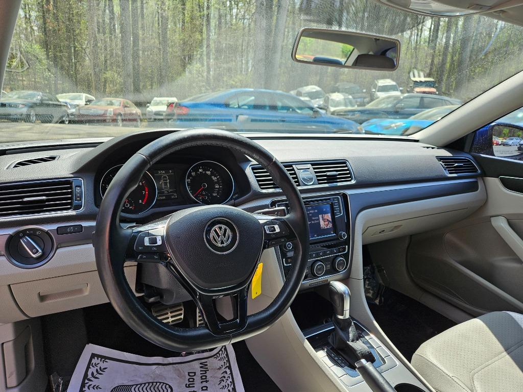 2017 Volkswagen Passat R-Line photo