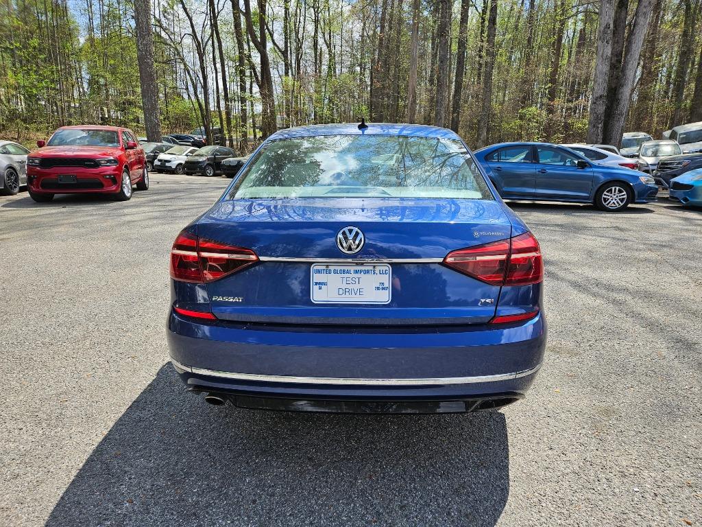 2017 Volkswagen Passat R-Line photo