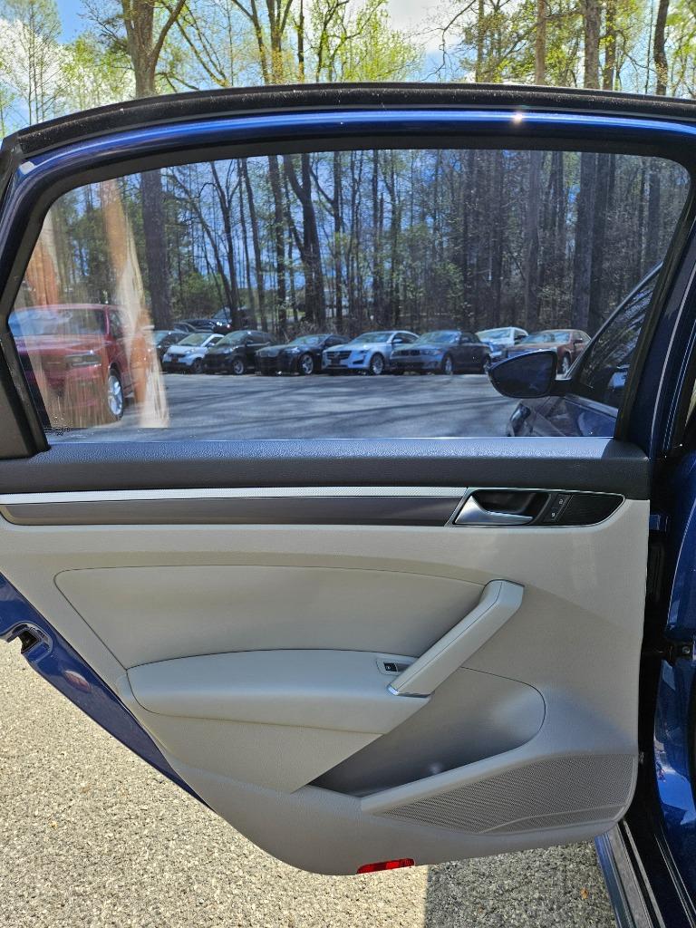 2017 Volkswagen Passat R-Line photo