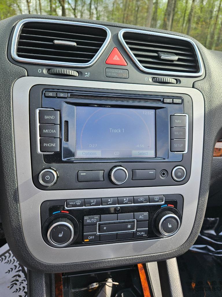 2012 Volkswagen Eos Lux SULEV photo