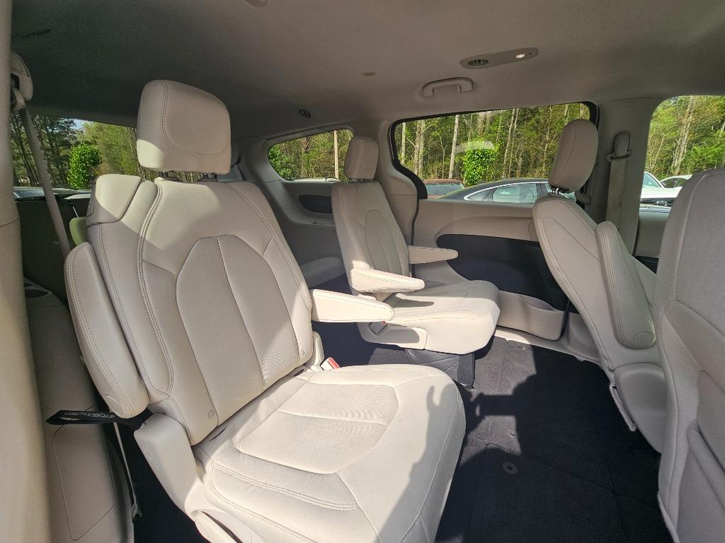 2017 Chrysler Pacifica LX photo