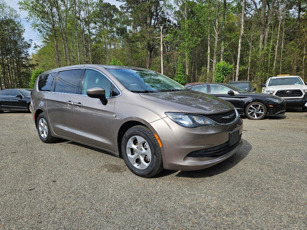 2017 Chrysler Pacifica LX photo