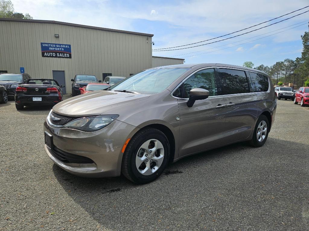 2017 Chrysler Pacifica LX photo