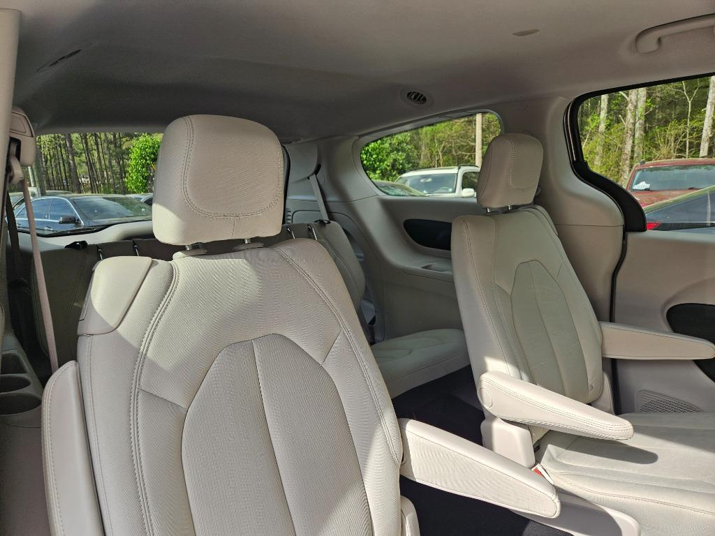 2017 Chrysler Pacifica LX photo