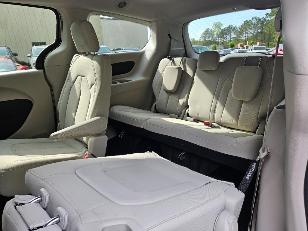 2017 Chrysler Pacifica LX photo