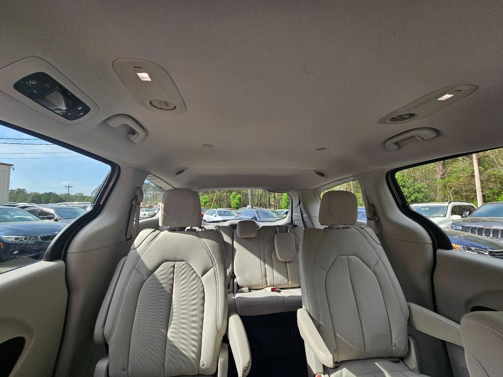 2017 Chrysler Pacifica LX photo