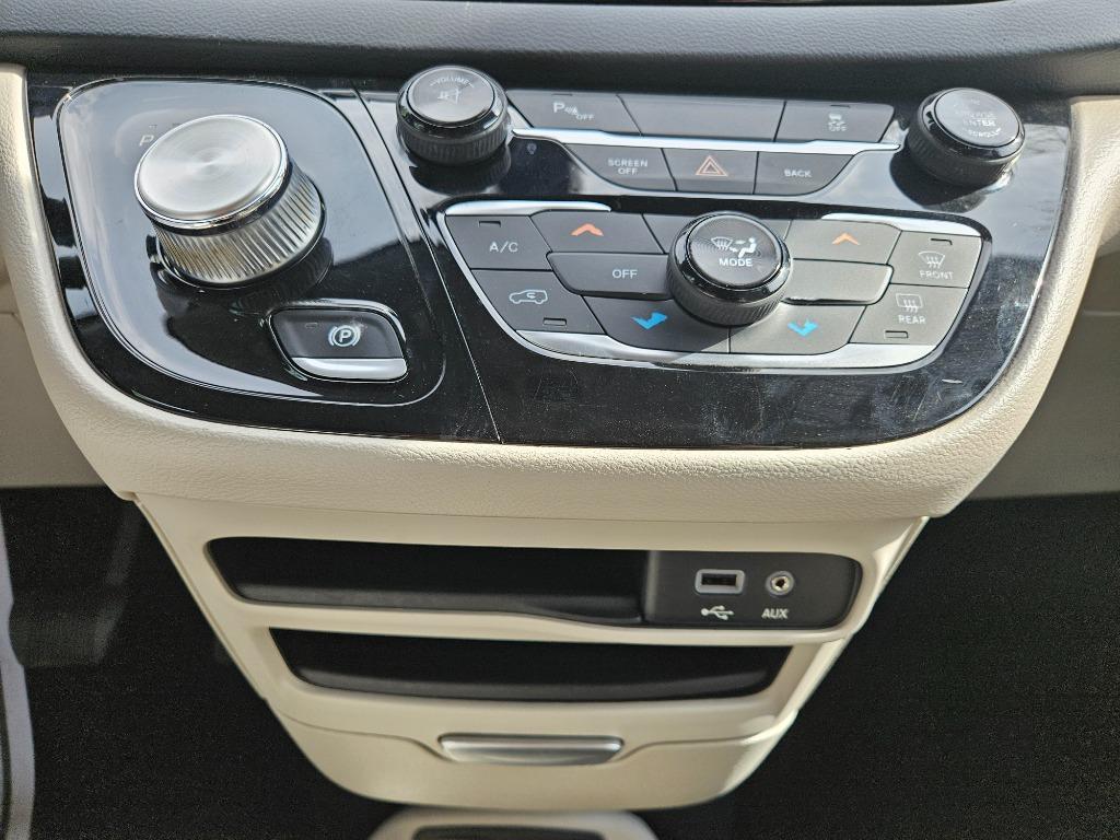 2017 Chrysler Pacifica LX photo