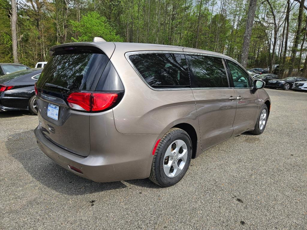 2017 Chrysler Pacifica LX photo