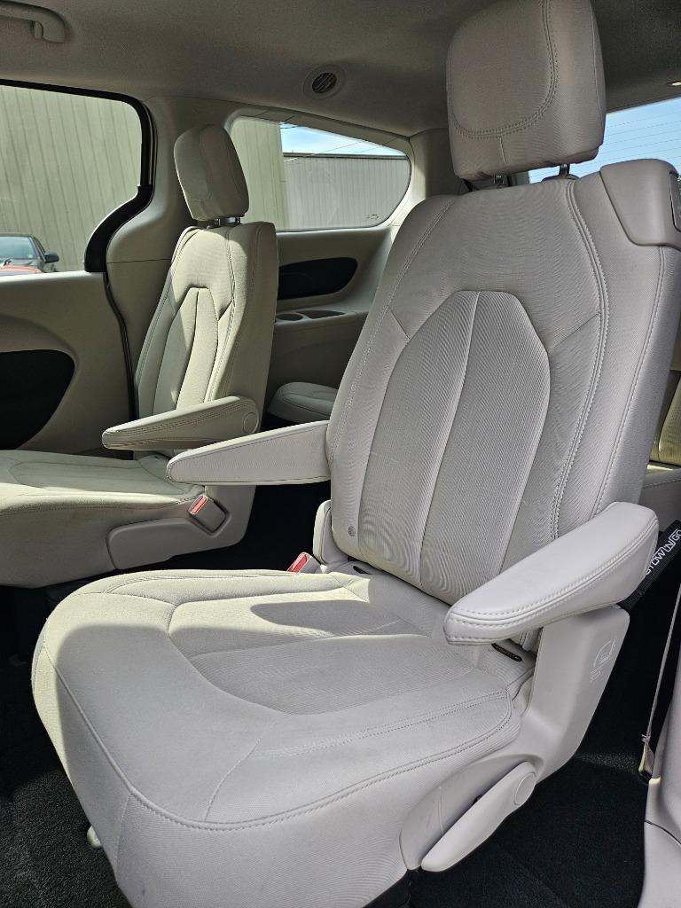 2017 Chrysler Pacifica LX photo