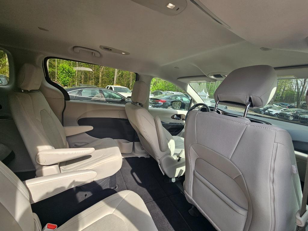 2017 Chrysler Pacifica LX photo
