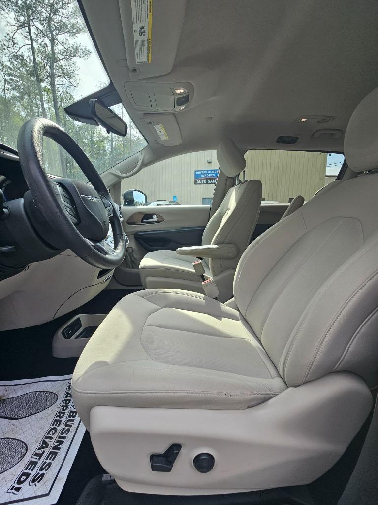 2017 Chrysler Pacifica LX photo
