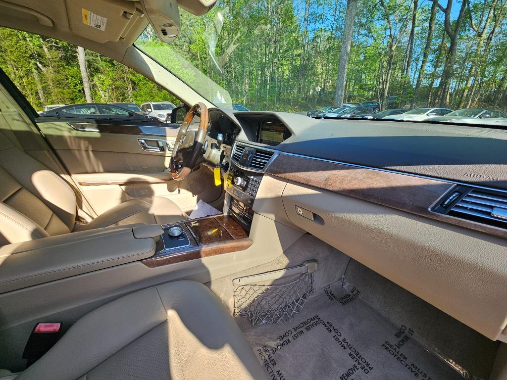2011 Mercedes-Benz E-Class E350 4MATIC Luxury photo