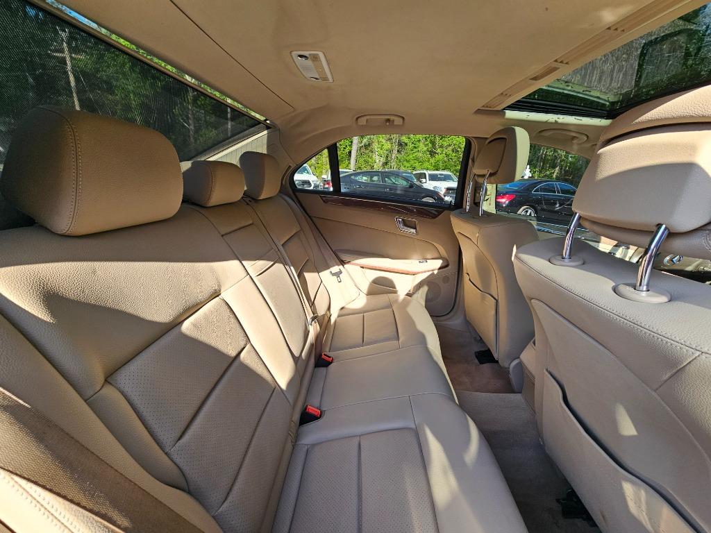2011 Mercedes-Benz E-Class E350 4MATIC Luxury photo