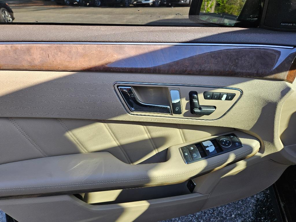 2011 Mercedes-Benz E-Class E350 4MATIC Luxury photo