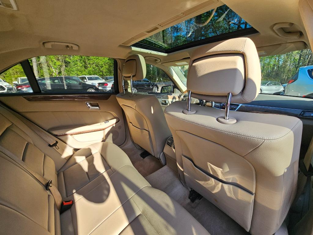 2011 Mercedes-Benz E-Class E350 4MATIC Luxury photo