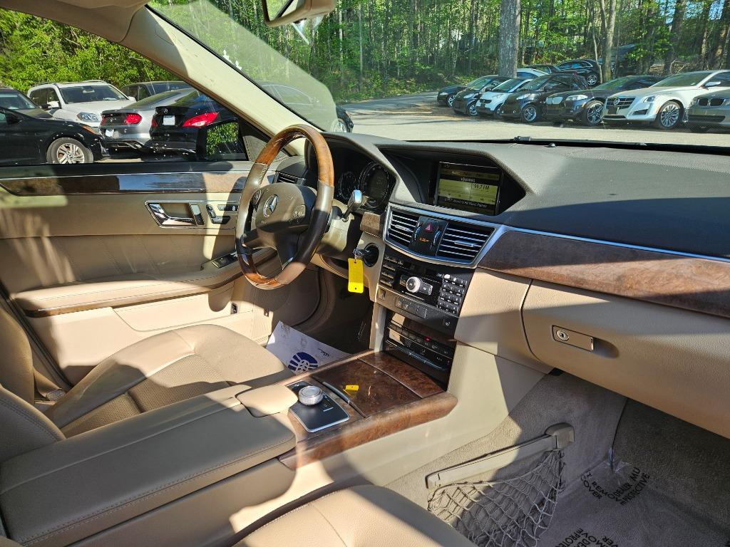 2011 Mercedes-Benz E-Class E350 4MATIC Luxury photo