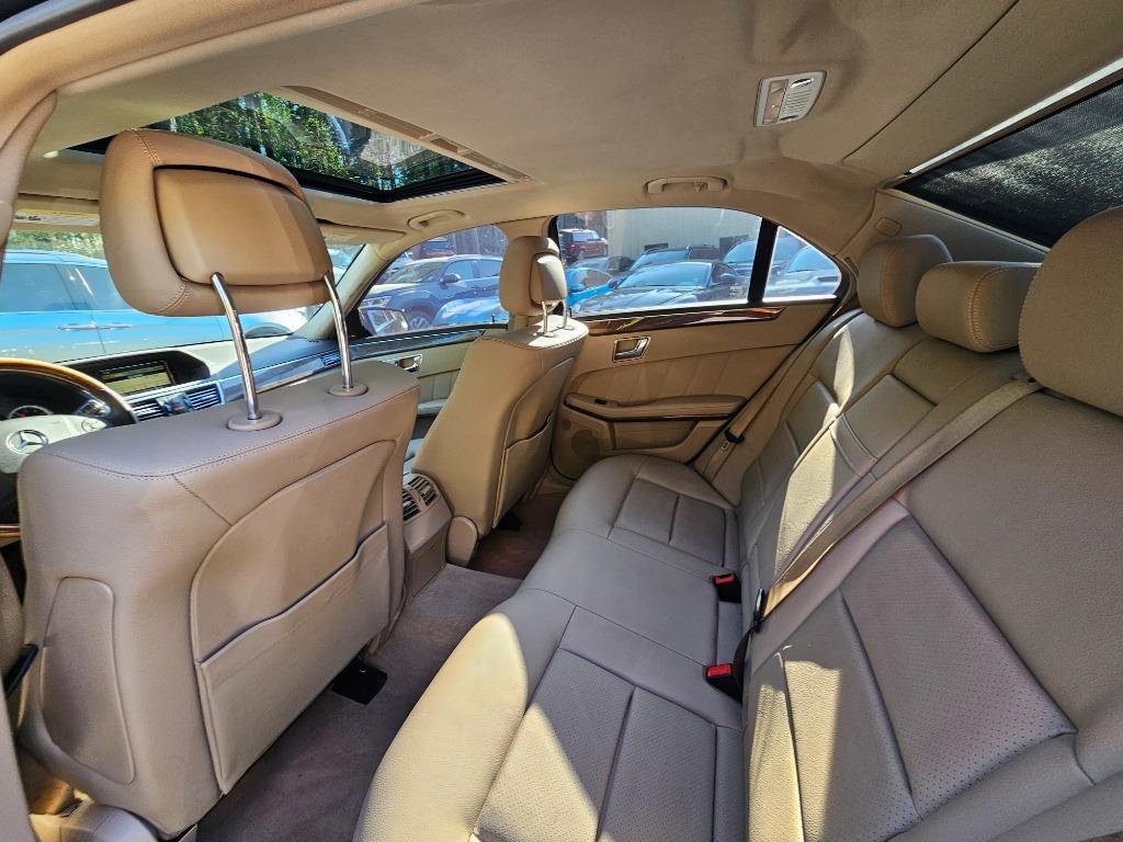 2011 Mercedes-Benz E-Class E350 4MATIC Luxury photo