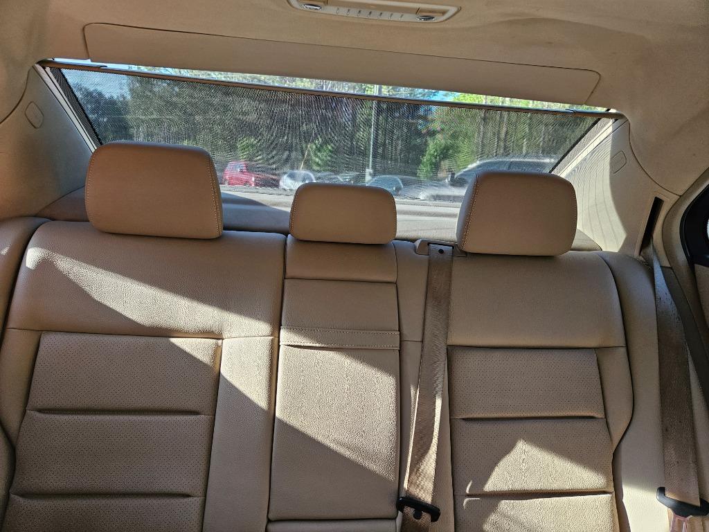 2011 Mercedes-Benz E-Class E350 4MATIC Luxury photo
