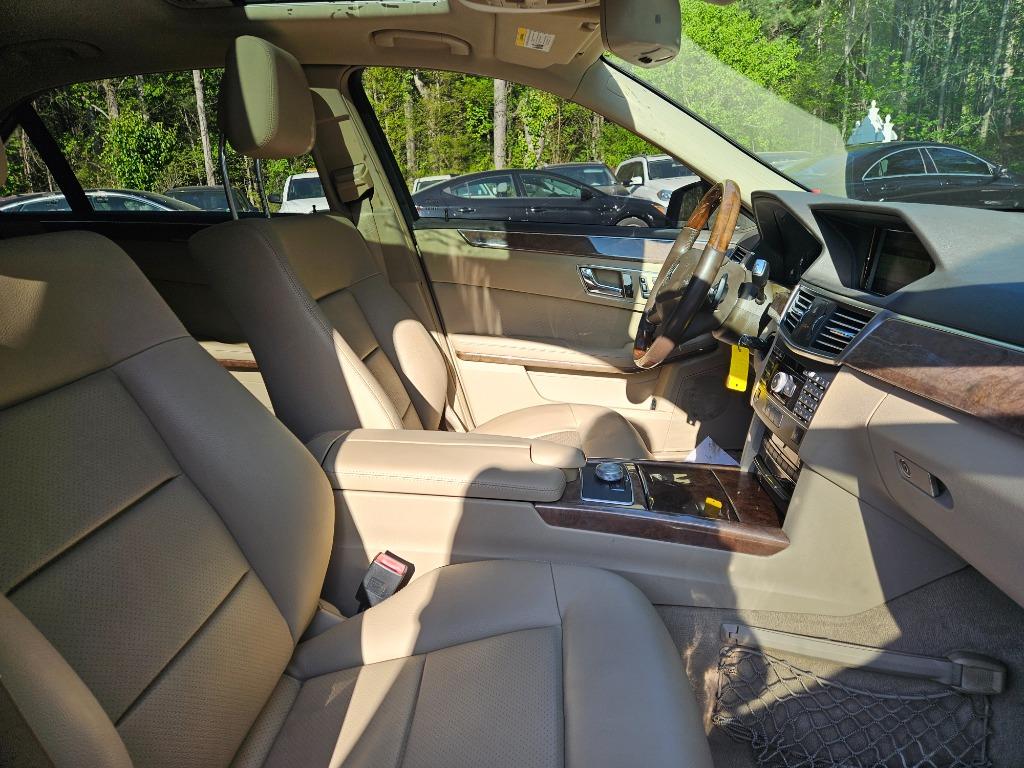 2011 Mercedes-Benz E-Class E350 4MATIC Luxury photo