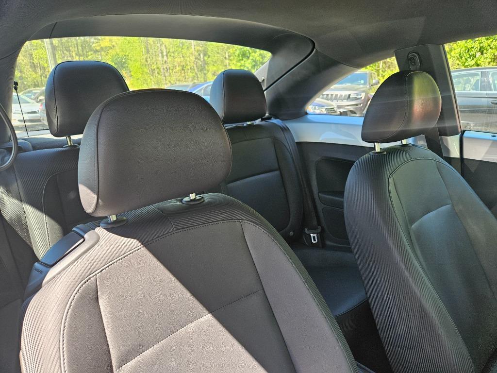 2012 Volkswagen Beetle 2.5 PZEV photo