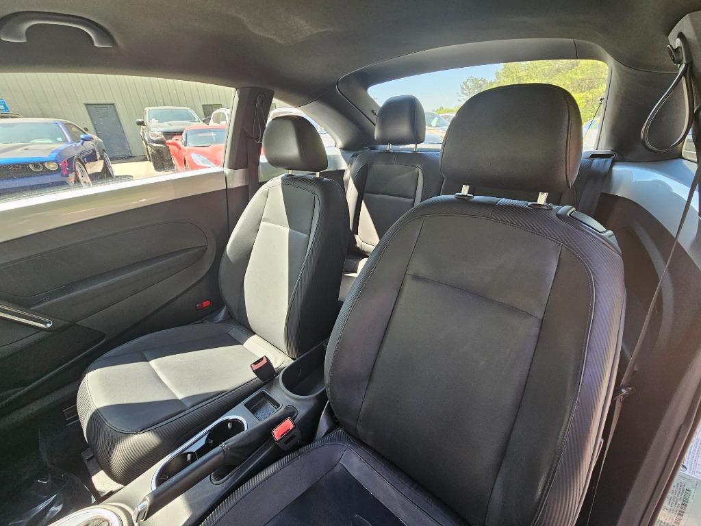 2012 Volkswagen Beetle 2.5 PZEV photo