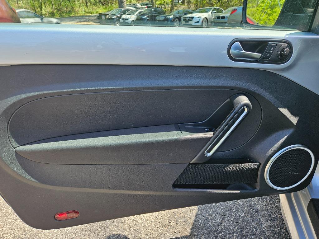 2012 Volkswagen Beetle 2.5 PZEV photo