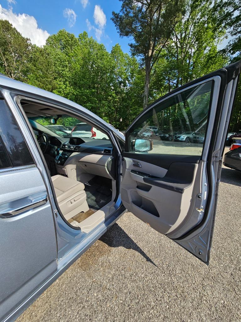 2011 Honda Odyssey Touring photo