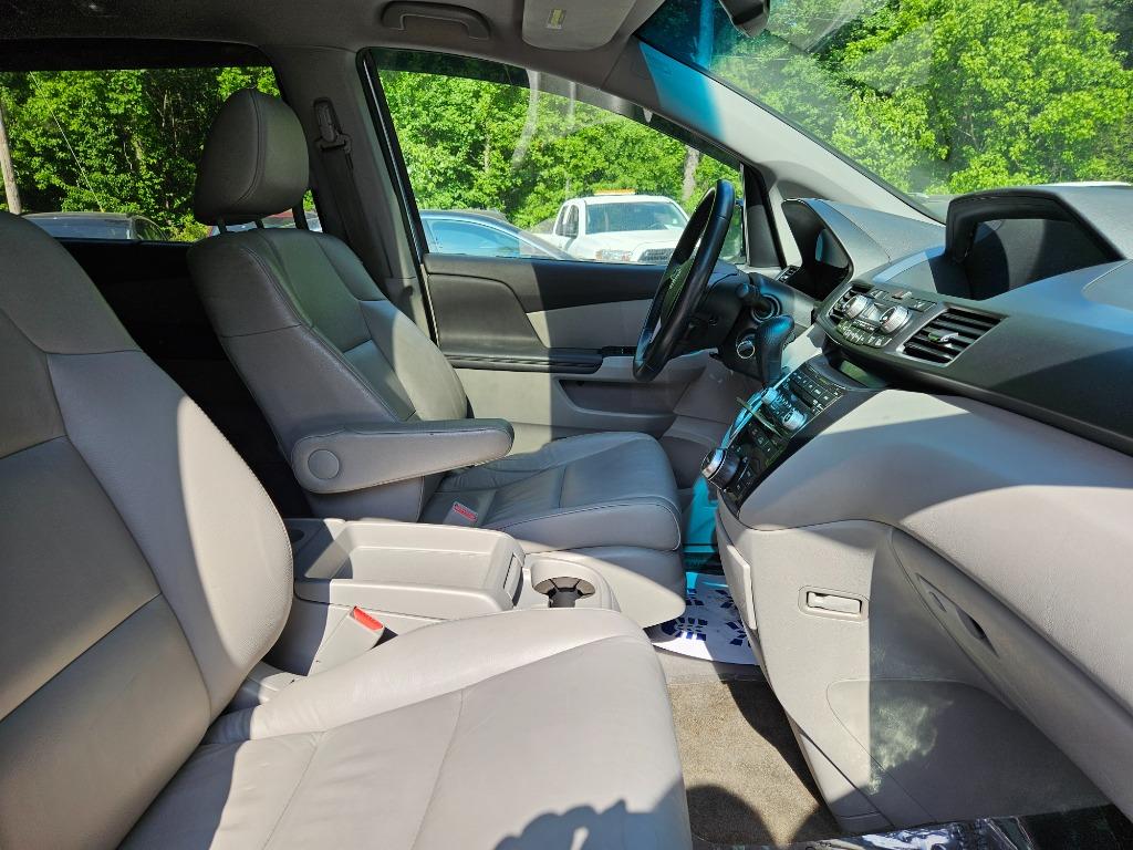 2011 Honda Odyssey Touring photo