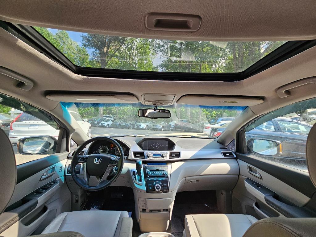 2011 Honda Odyssey Touring photo