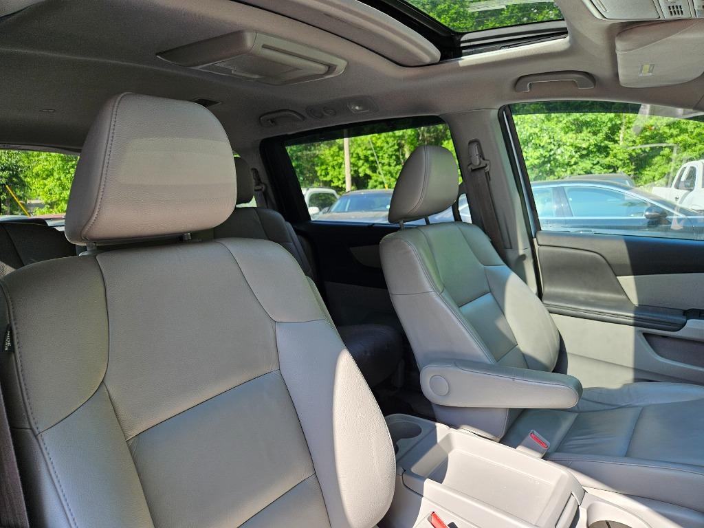 2011 Honda Odyssey Touring photo