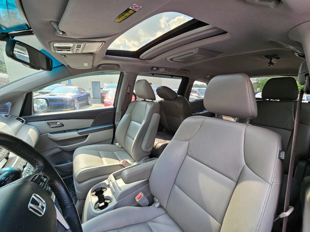 2011 Honda Odyssey Touring photo
