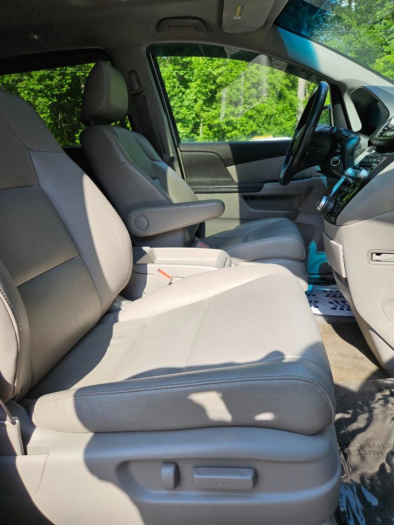 2011 Honda Odyssey Touring photo