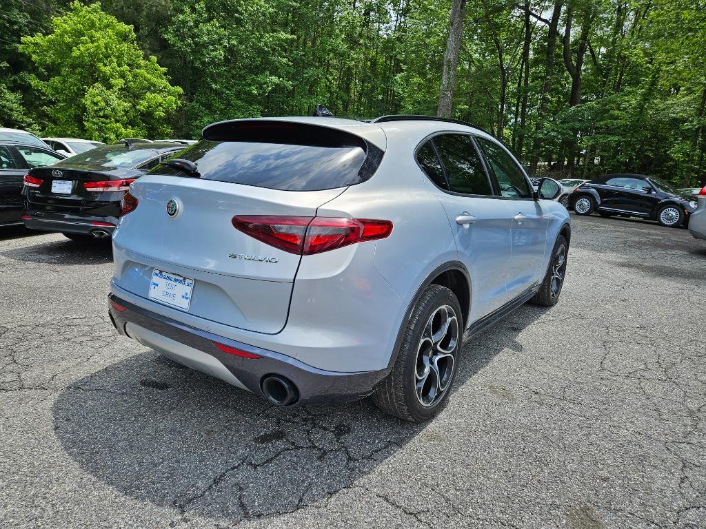 2022 Alfa Romeo Stelvio - $23,600