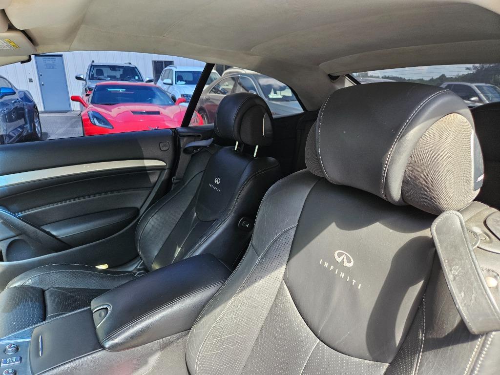 2009 Infiniti Legend Sport photo