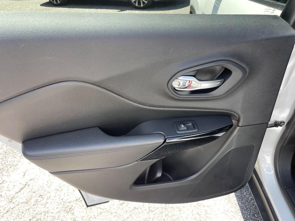 2020 Jeep Cherokee - $17,985