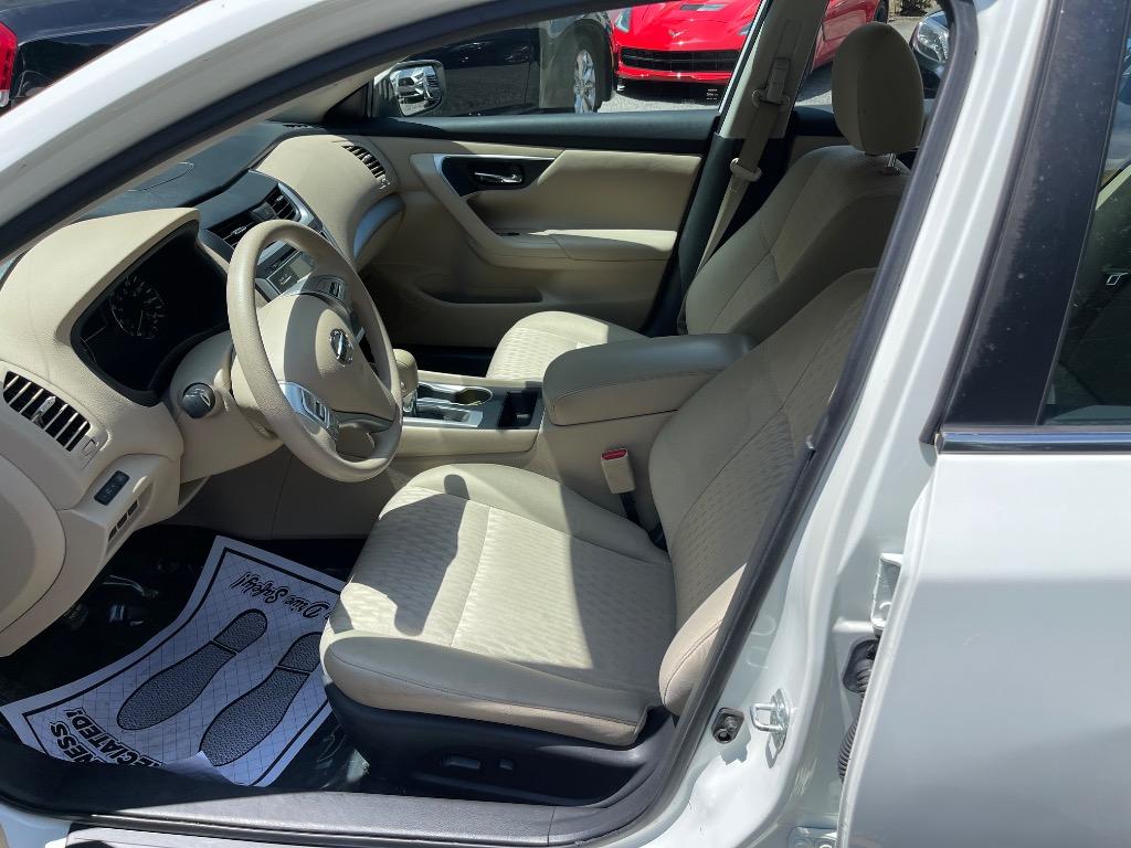 2016 Nissan Altima - $10,100