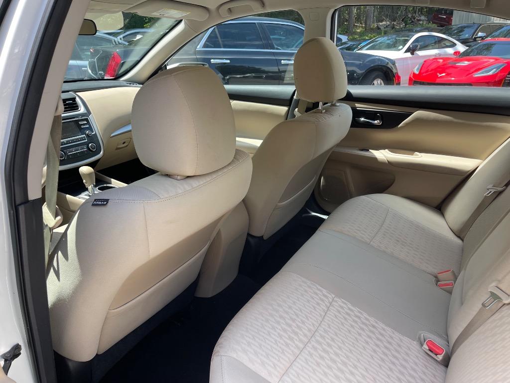 2016 Nissan Altima - $10,100