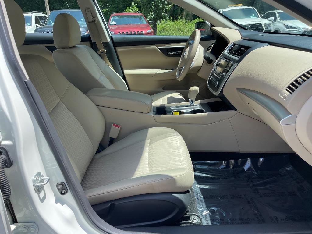 2016 Nissan Altima - $10,100