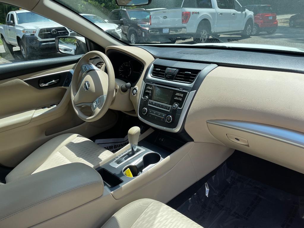 2016 Nissan Altima - $10,100