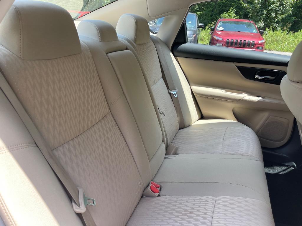 2016 Nissan Altima - $10,100