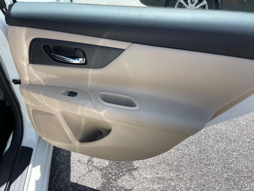 2016 Nissan Altima - $10,100
