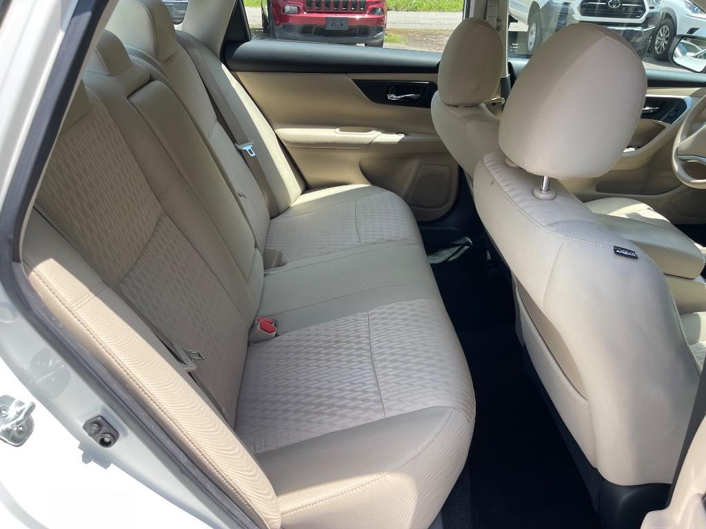 2016 Nissan Altima - $10,100