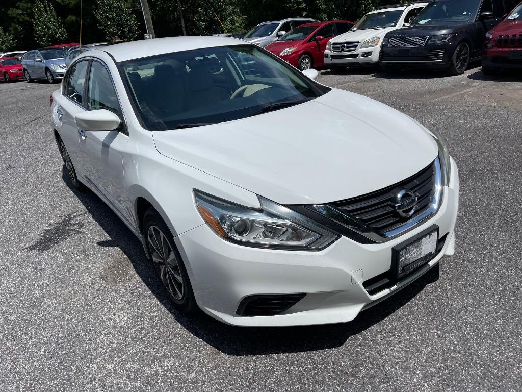 2016 Nissan Altima - $10,100