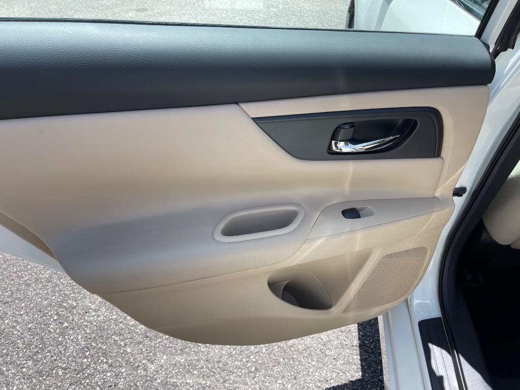 2016 Nissan Altima - $10,100