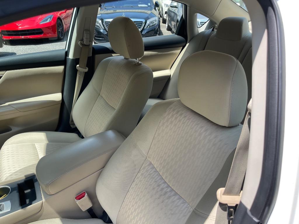 2016 Nissan Altima - $10,100