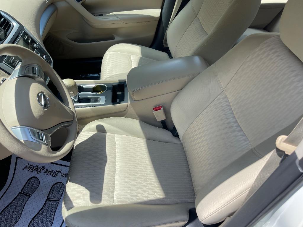 2016 Nissan Altima - $10,100