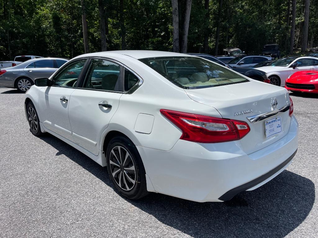 2016 Nissan Altima - $10,100