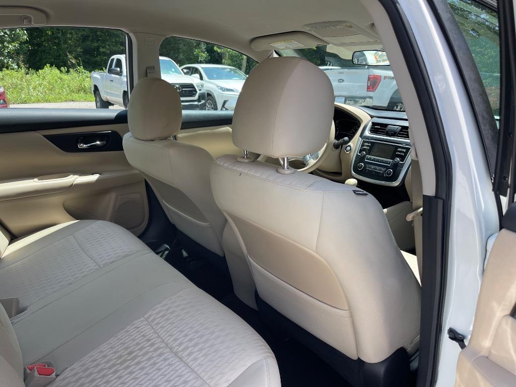 2016 Nissan Altima - $10,100